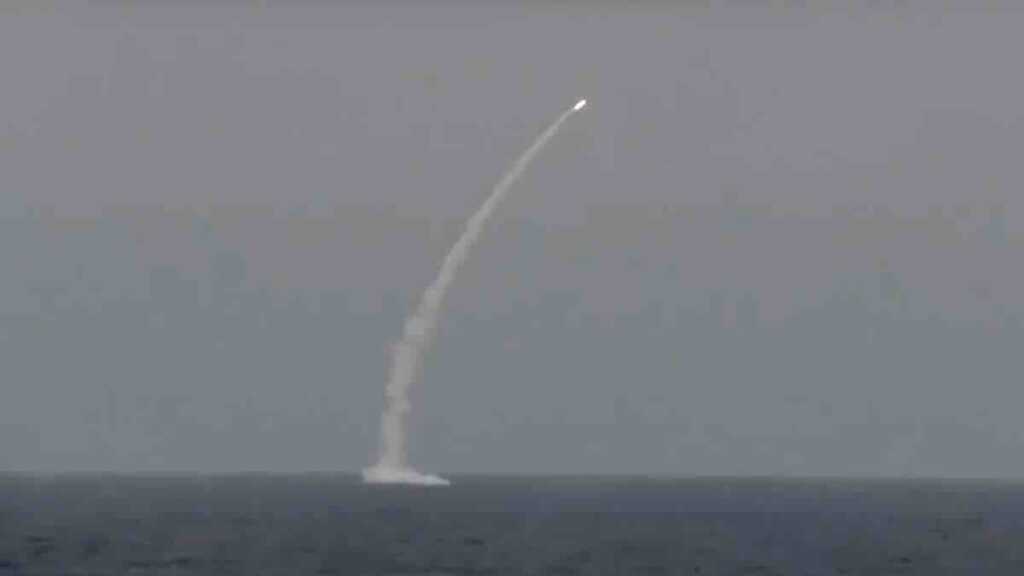 najnovija ruska podmornica „arhangelsk“ završava testiranja „kalibar“ pogodio metu s 600 km iz podvodne zasede!