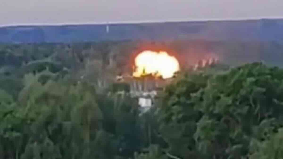 najveći napad dronovima na rusiju ukrajinci poslali 296 dronova, eksplozije u tuli i još 12 regiona!