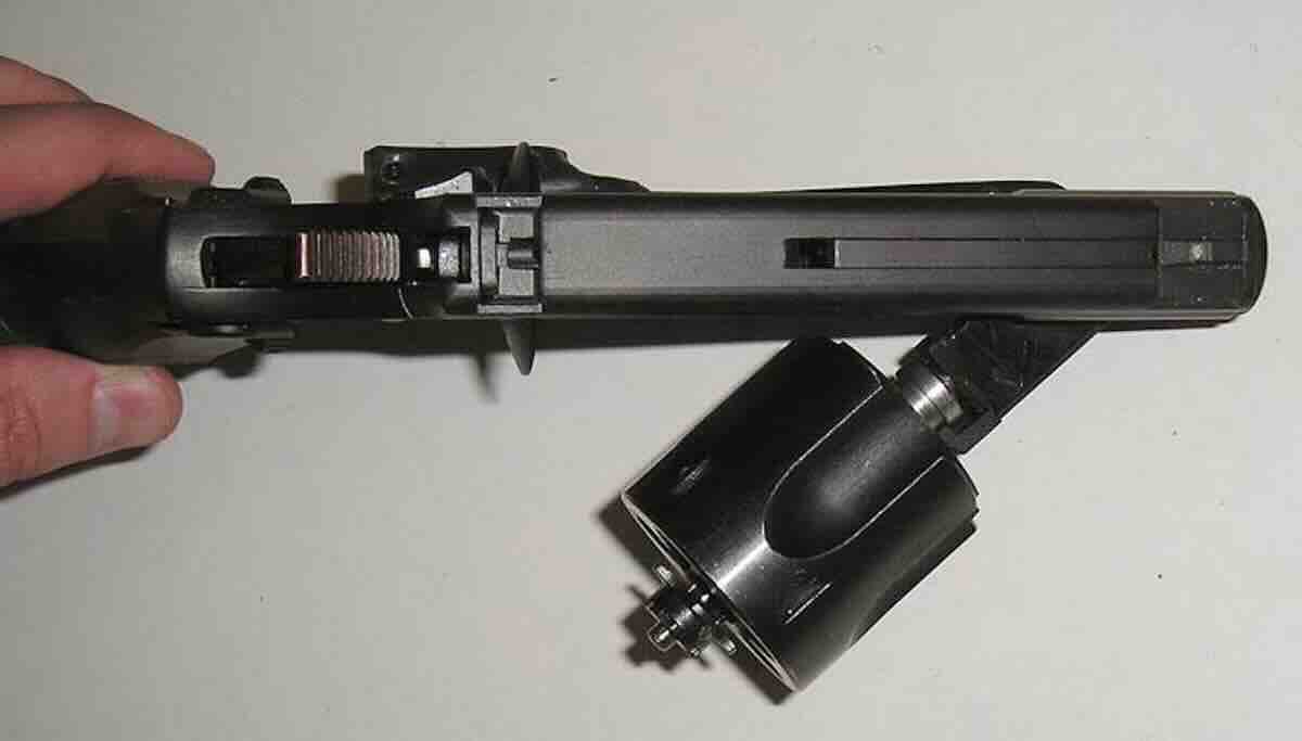 nevidljiv, smrtonosan i potpuno tih revolver koji ne ostavlja trag – ruski oc 38 šokirao stručnjake! nevidljiv, smrtonosan i potpuno tih revolver koji ne ostavlja trag – ruski oc 38 šokirao stručnjake!