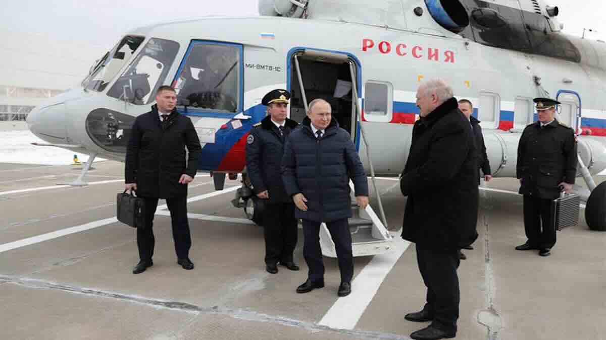 putin izlazi iz helikoptera