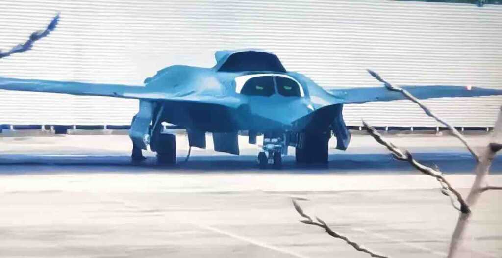 J-36 kineski borbeni avion šeste generacije koji briše granice između bombardera i lovca