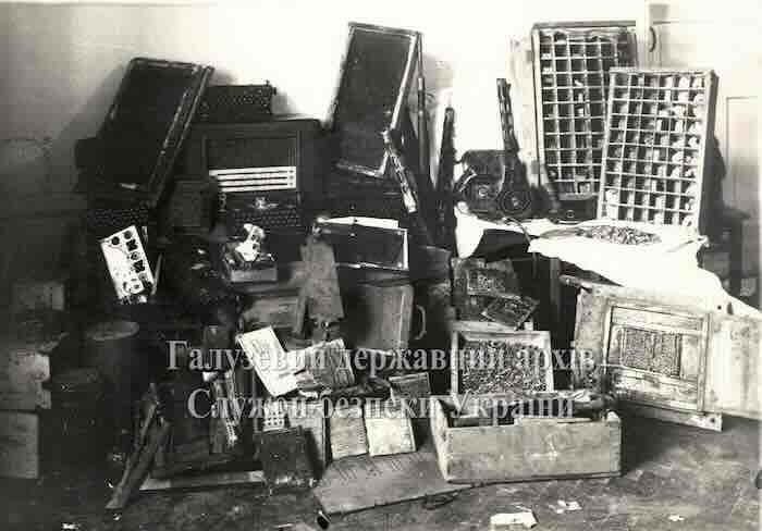 snimak zaplenjenog materijala u jednom od arhiva snimak zaplenjenog materijala u jednom od arhiva