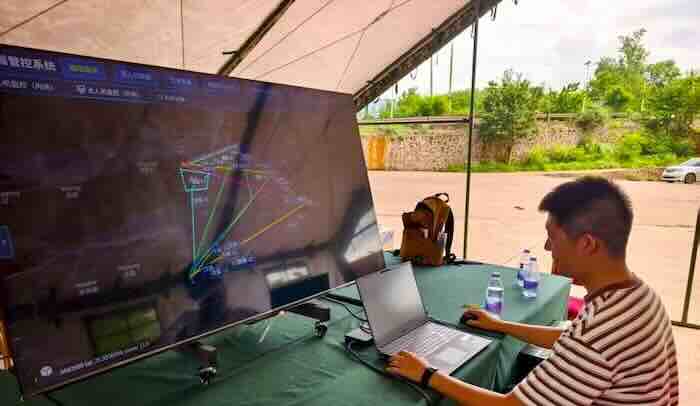 kineski „vanzemaljski” dron vertikalno poleće, leti kao avion i radi u jatu!