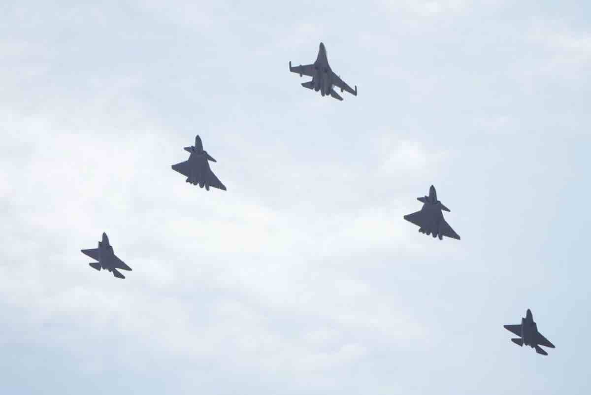 na slici vidimo j 16d pored dva j 20 i dva j 35a na slici vidimo j 16d pored dva j 20 i dva j 35a