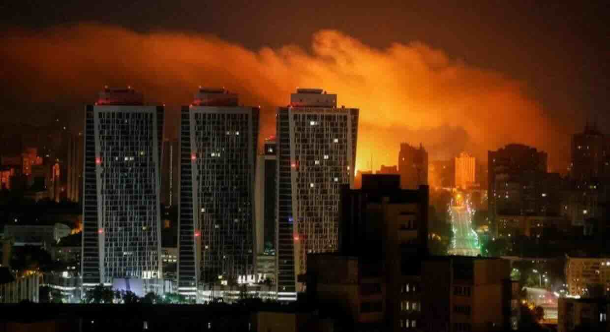 zelenski preti „žestokim odgovorom“ rusiji posle masovnog napada dronovima na kijev nato zabrinut, pvo slaba!