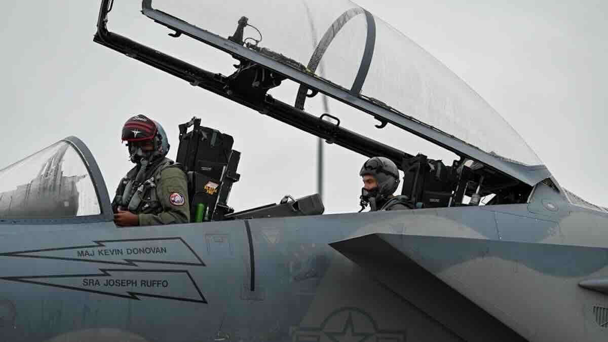 f 15d eagle oficir slučajno katapultiran iz lovca dok je još taksirao – procureli video i komunikacija sa kontrolom letenja!