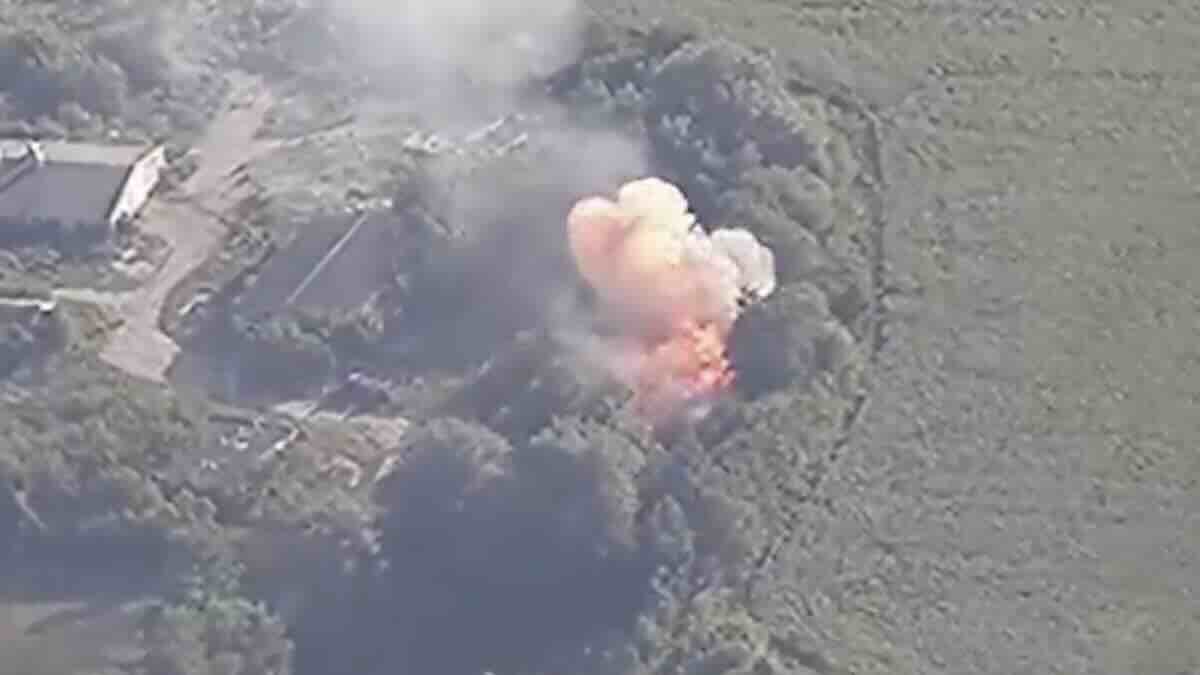 geran 2 dronovi uništili ukrajinski s 300v u sumskoj oblasti – sovjetska pvo lovina snimljena iz vazduha