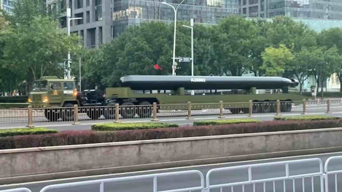 kina šokirala svet na probi parade otkriven supertorpedo nalik ruskom nezaustavljivom posejdonu! kina šokirala svet na probi parade otkriven supertorpedo nalik ruskom nezaustavljivom posejdonu!