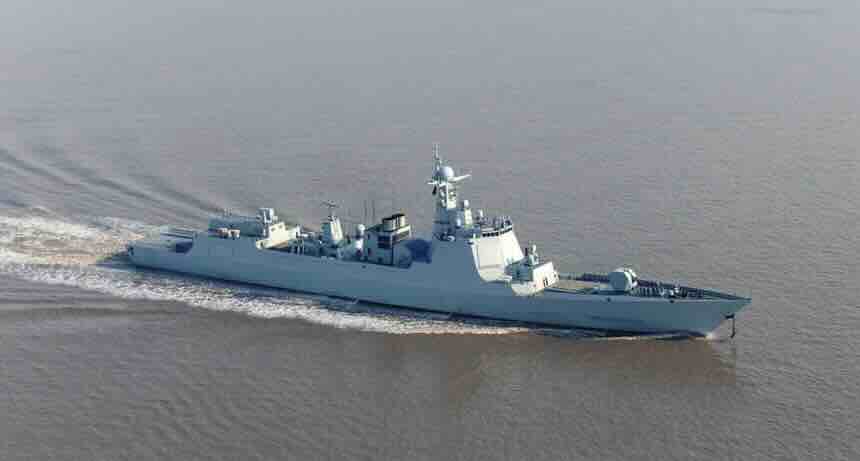 kineski razarač „Šaoksing“ (tip 052d) naoružan navođenim raketama