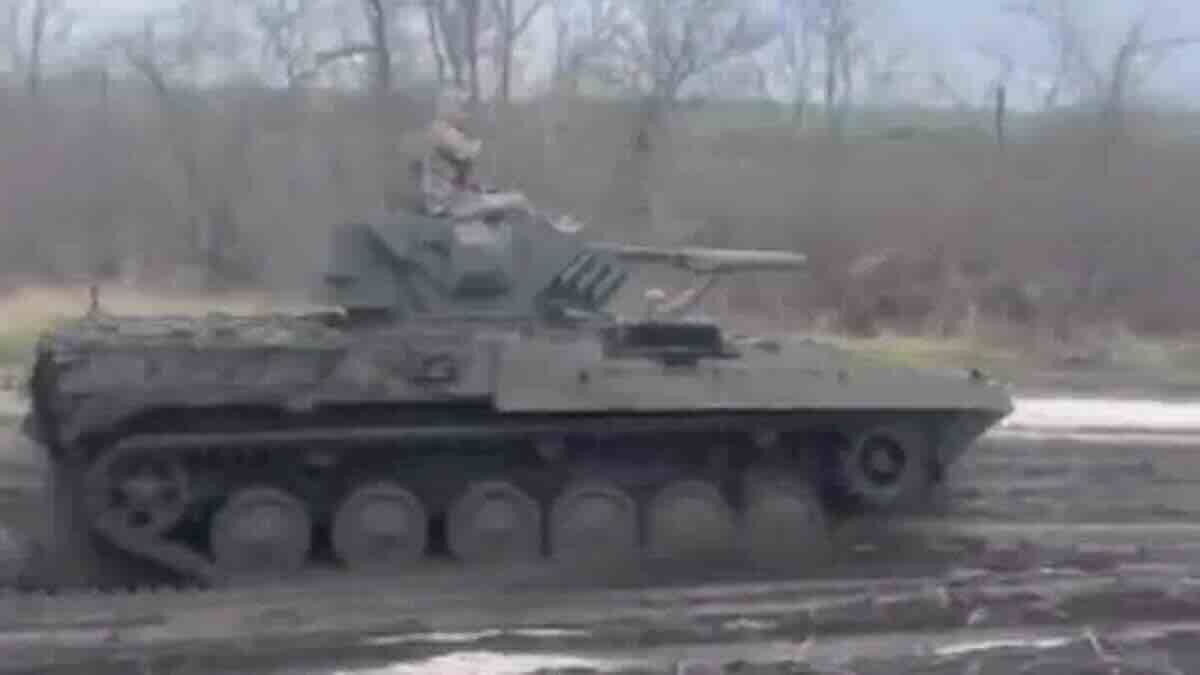 ruska vojska briše ukrajinske bmp 1ts sa mape stara sovjetska vozila ne preživljavaju fpv dronove! ruska vojska briše ukrajinske bmp 1ts sa mape stara sovjetska vozila ne preživljavaju fpv dronove!