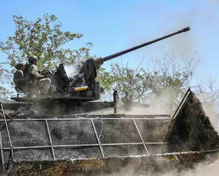 ruski „kabriolet“ kamion sa topom s 60 novo improvizovano oružje protiv ukrajinskih dronova