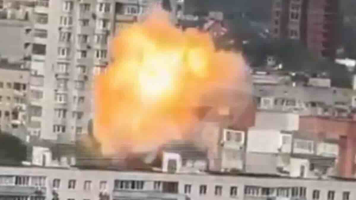 ukrajinski dronovi seju haos masovno razaranje u rostovu na donu sa 134 žrtve i napad na stadion u belgorodu! ukrajinski dronovi seju haos masovno razaranje u rostovu na donu sa 134 žrtve i napad na stadion u belgorodu!