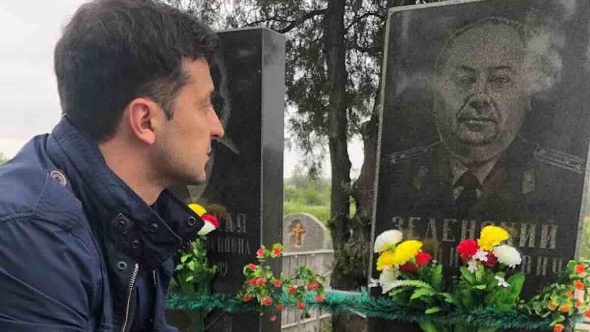 zelenski „igra na kartu svog dede heroja“ pred trampom emocija ili taktika za pritisak na moskvu? zelenski „igra na kartu svog dede heroja“ pred trampom emocija ili taktika za pritisak na moskvu?