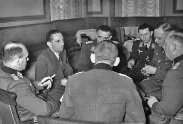 gebels u dogovoru s komandantima propagandnih četa