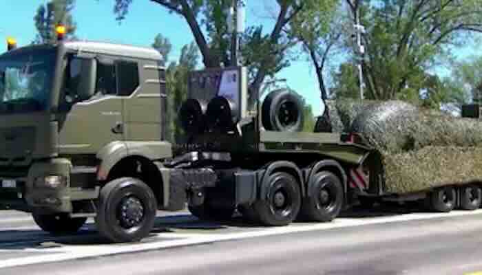 hermes 900 pod maskom