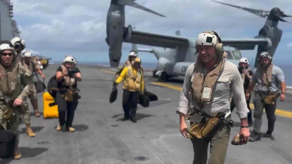 ministar rata sad pit hegset došao u portoriko