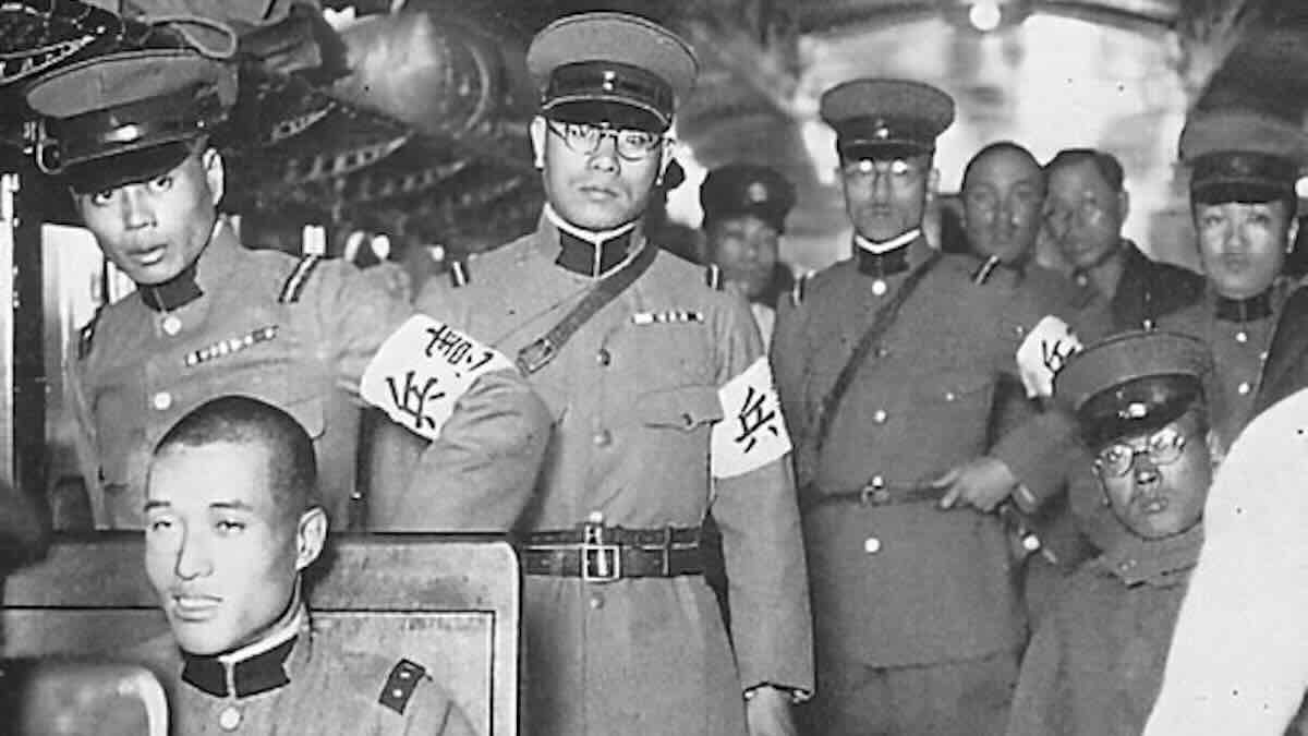 oficiri sluzbe bezbednosti kov 1935. godine na putovanju