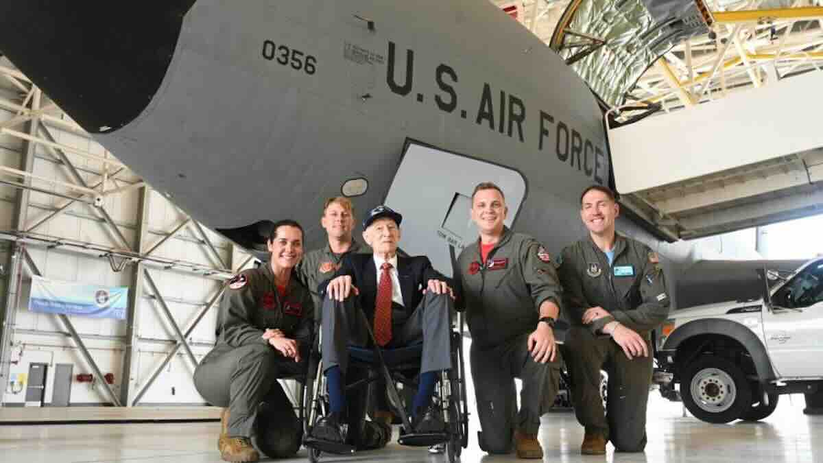 preminuo i poslednji pilot „krvavog” 100. bombarderskog skvadrona usaf džon „laki” lakantu (103)