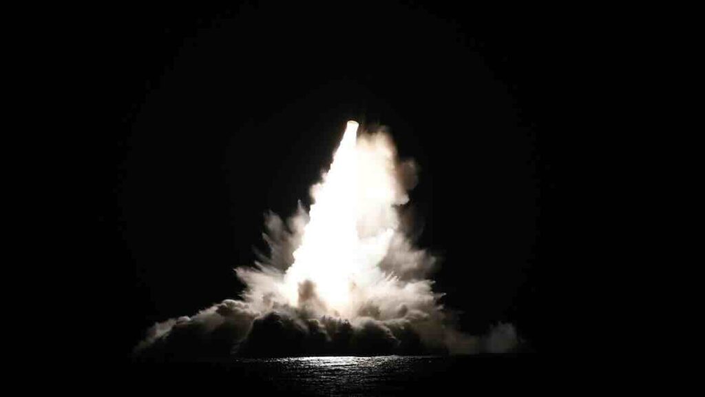 trident ii d5 američka mornarica uspešno testirala nuklearno sposobne rakete sa podmornica