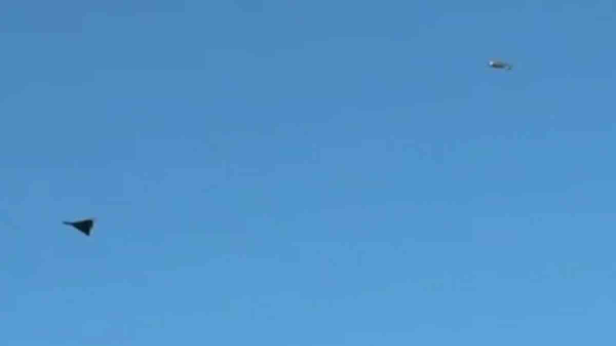 video iznad Černigova otkriva neuspeli pokušaj lova na dron geranj 3 školskim avionom jak 52