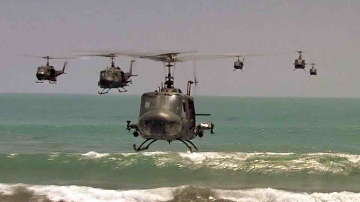 bell uh 1 iroquois antologijska scena iz filma apokalipsa sada irokezi napadaju bell uh 1 iroquois antologijska scena iz filma apokalipsa sada irokezi napadaju