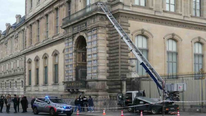 filmska pljačka u luvru trojica upala za 7 minuta i odnela dragulje napoleona i carice evgenije