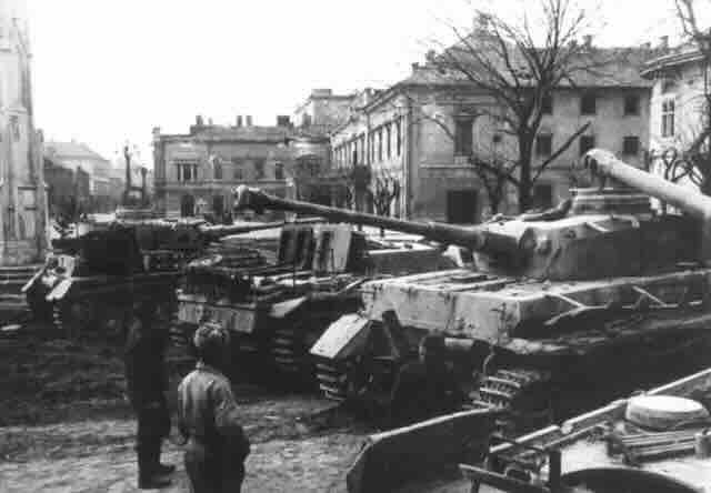 nemacka napustena tehnika praznih rezervoara. madarska mart 1945 nemacka napustena tehnika, praznih rezervoara. maĐarska, mart 1945