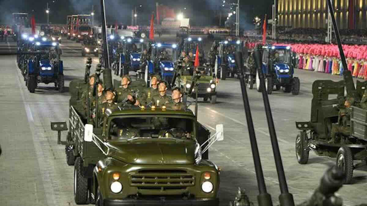 noćna parada moći pjongjang pokazao icbm i domaći „pancir“ na proslavi 80 godina partije