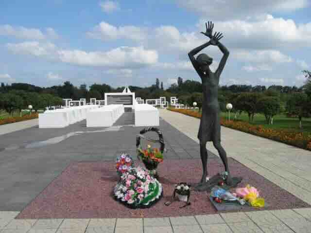 spomenik deci kod sela crvena obala