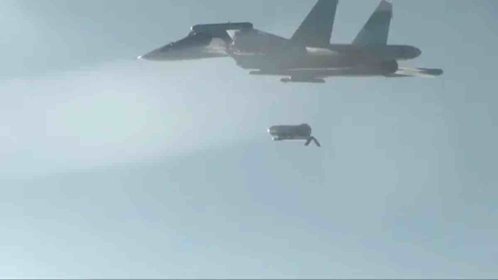 su 34 ispušta fab 3000 bombu