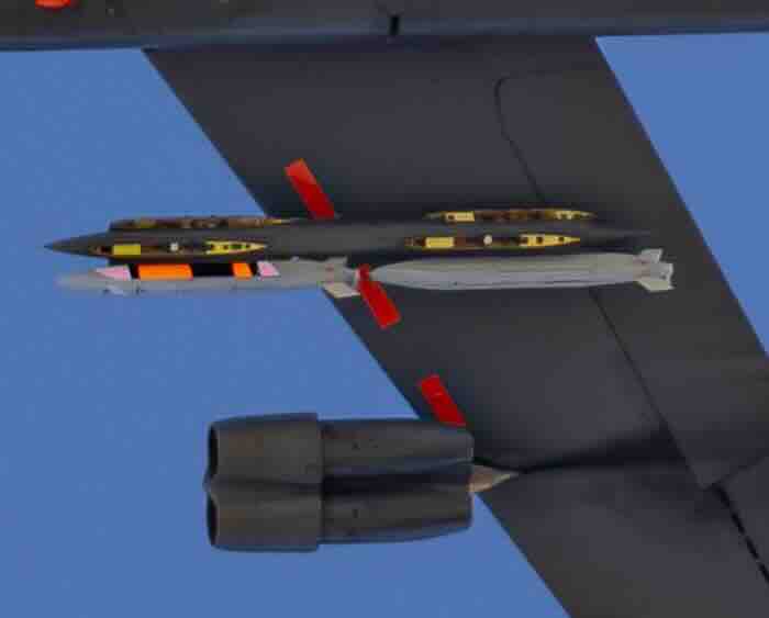 Bombarder B‑52H Stratofortress nosi prototip nuklearne krstarece rakete AGM‑181A 1 Bombarder B‑52H Stratofortress nosi prototip nuklearne krstareće rakete AGM‑181A