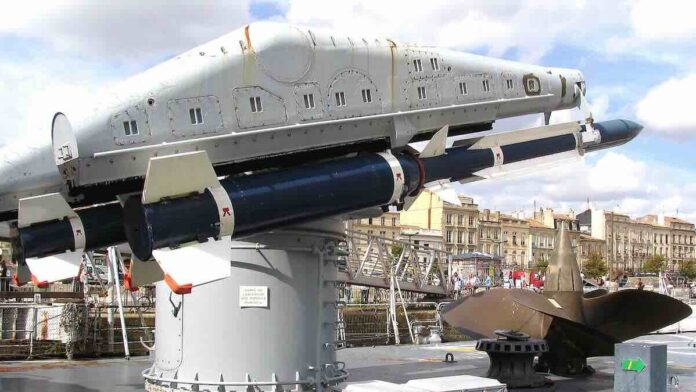 MAZURKA RAKETA NA LANSERU