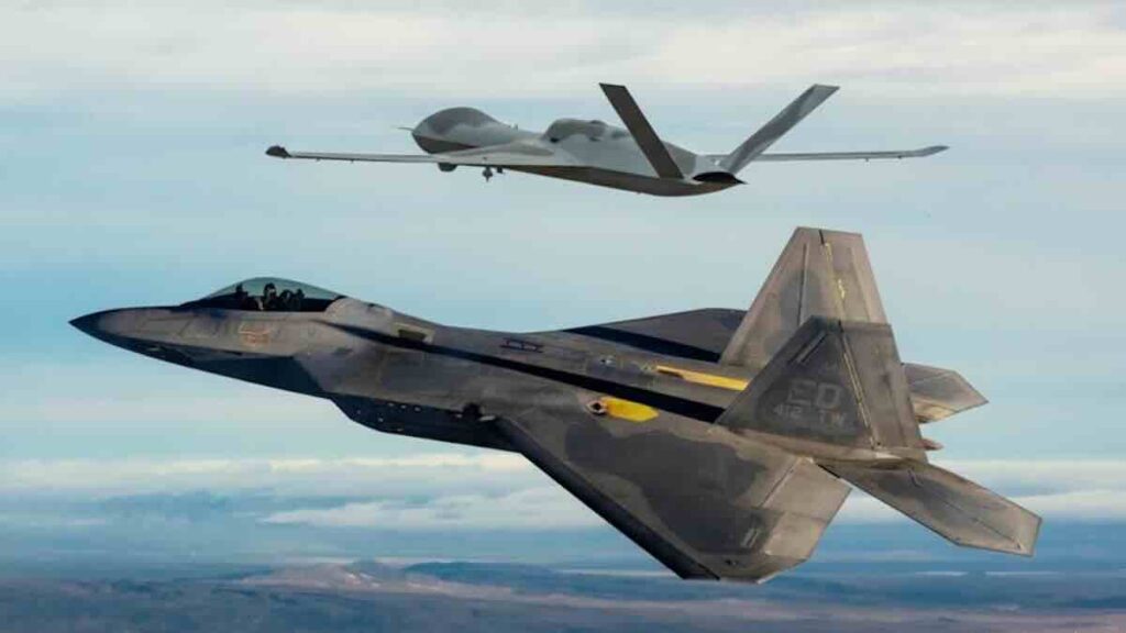 Pilot F 22 Raptor komandovao dronom MQ 20 u letu Pilot F 22 Raptor komandovao dronom MQ 20 u letu