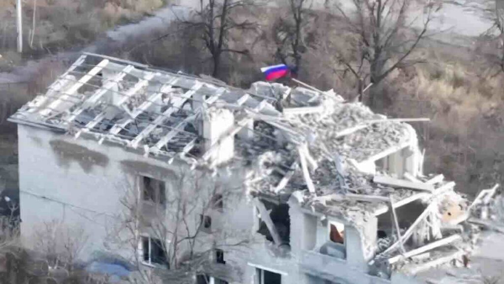 Ruska zastava podignuta na jugu Vovcanska grad na ivici potpunog padaRuska zastava podignuta na jugu Vovcanska Ruska zastava podignuta na jugu Vovčanska, grad na ivici potpunog padaRuska zastava podignuta na jugu Vovčanska