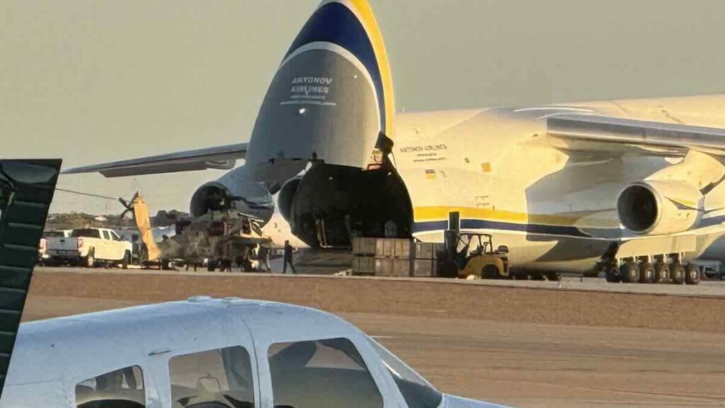 utovar AH 64E Apache u An 124