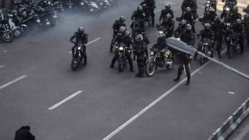 Iran u zoni loma atentat na moćnog bezbednjaka, protesti i ekonomski kolaps destabilizuju režim