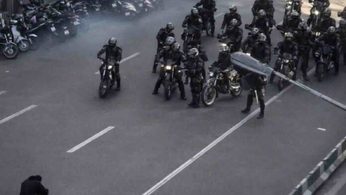Iran u zoni loma atentat na moćnog bezbednjaka, protesti i ekonomski kolaps destabilizuju režim