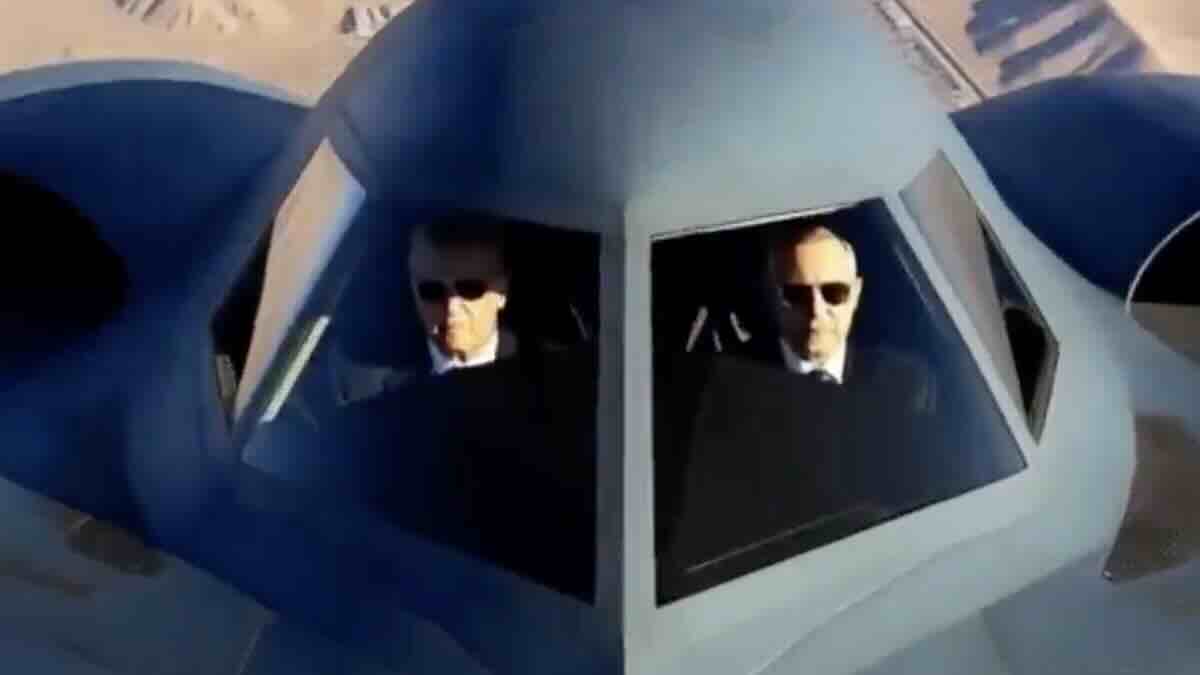 Netanjahu i Tramp u B 2 bombarderu Netanjahu i Tramp u B 2 bombarderu