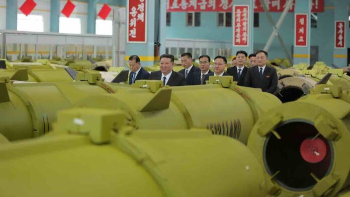 Severna Koreja pokreće petogodišnji plan raketnog razvoja i pokazuje industrijsku snagu