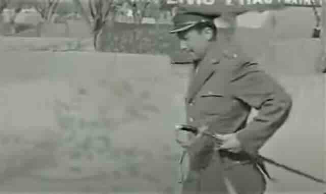 Gardijski oficir sa sabljom parada 1962. godine