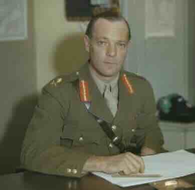 Major General R Laycock komandant operacije Fliper