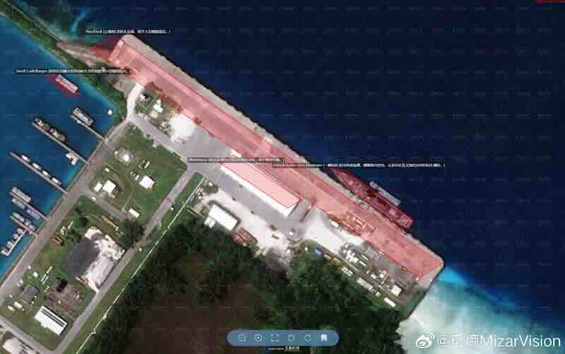 Arleigh Burke usridren u bazi Dijego Garsija Arleigh Burke usridren u bazi Dijego Garsija