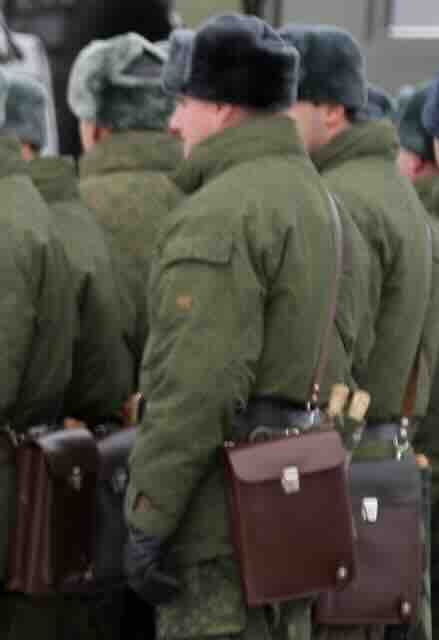 Ruski kadeti sa savremenom torbicom