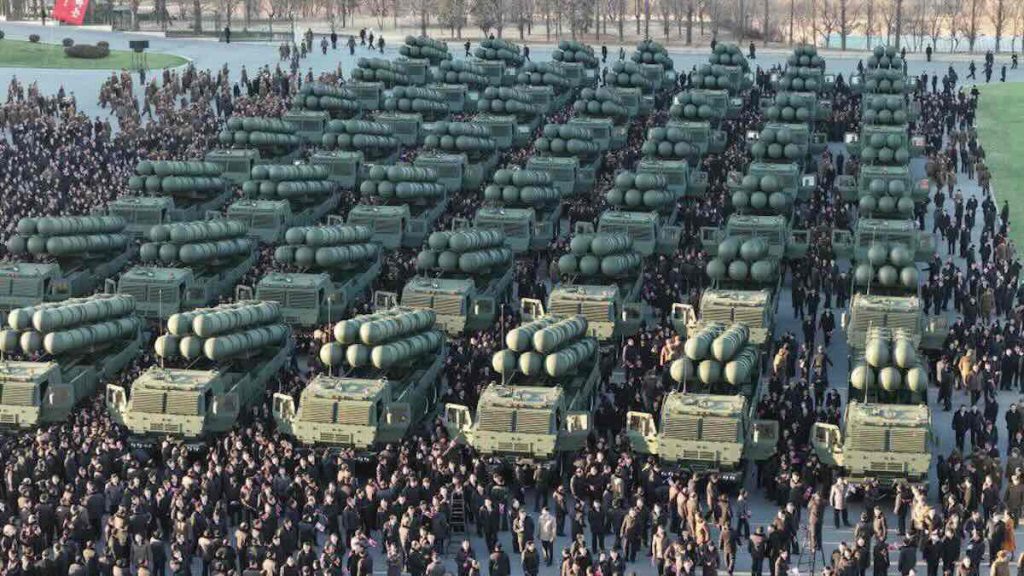 Severna Koreja predstavila 600 mm nuklearno sposobni super MLRS