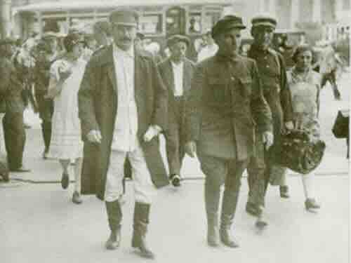 Staljin ide na posao Staljin ide na posao