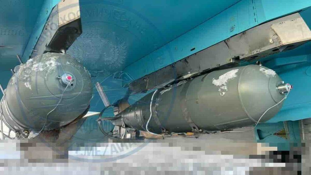 dve OFZAB 500 bombe sa dodatim umpk kompletima na su 34 dve OFZAB-500 bombe sa dodatim umpk kompletima na su-34