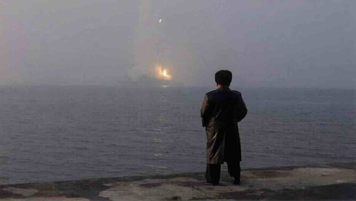 Kim lično nadgledao lansiranje raketa sa razarača Čoe Hjon