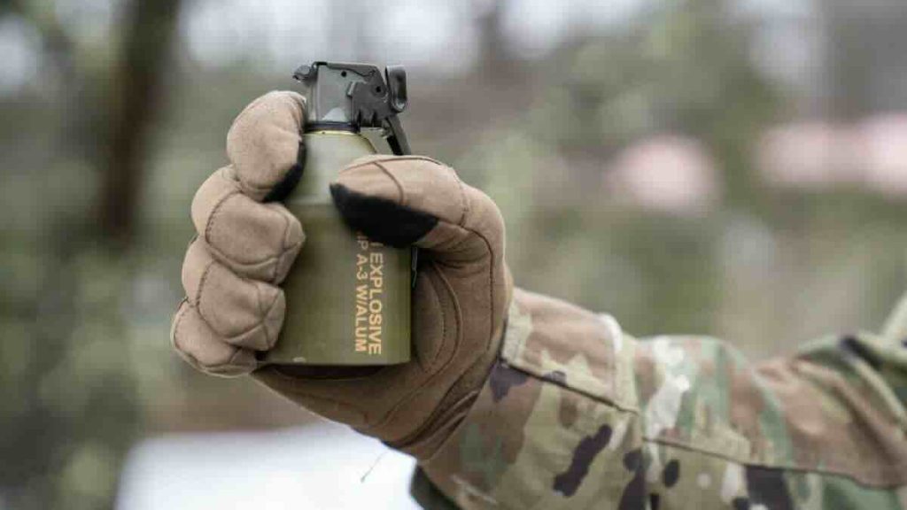 M111 ofanzivna ručna granata