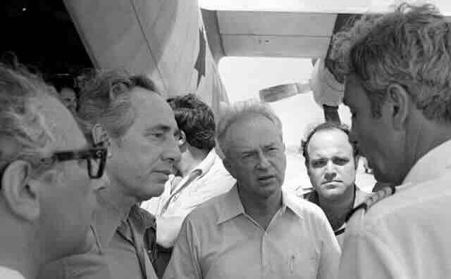 Rabin docekuje oslobodene taoce Rabin dočekuje oslobođene taoce