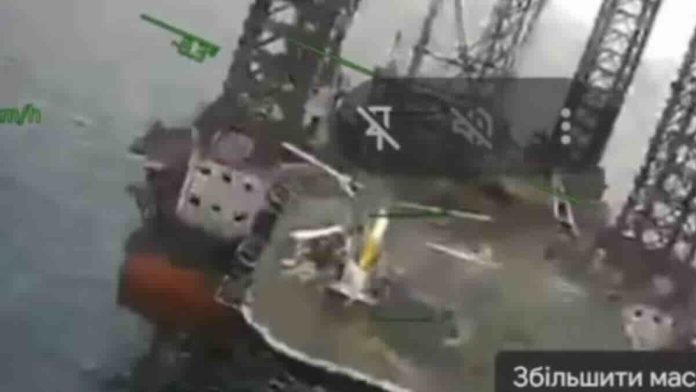 Ukrajinci sa drona čamca lansirali FPV kojim su uništili ruski helikopter Ka 27